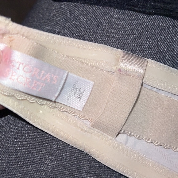 Lot of two strapless bras. - Picture 6 of 8